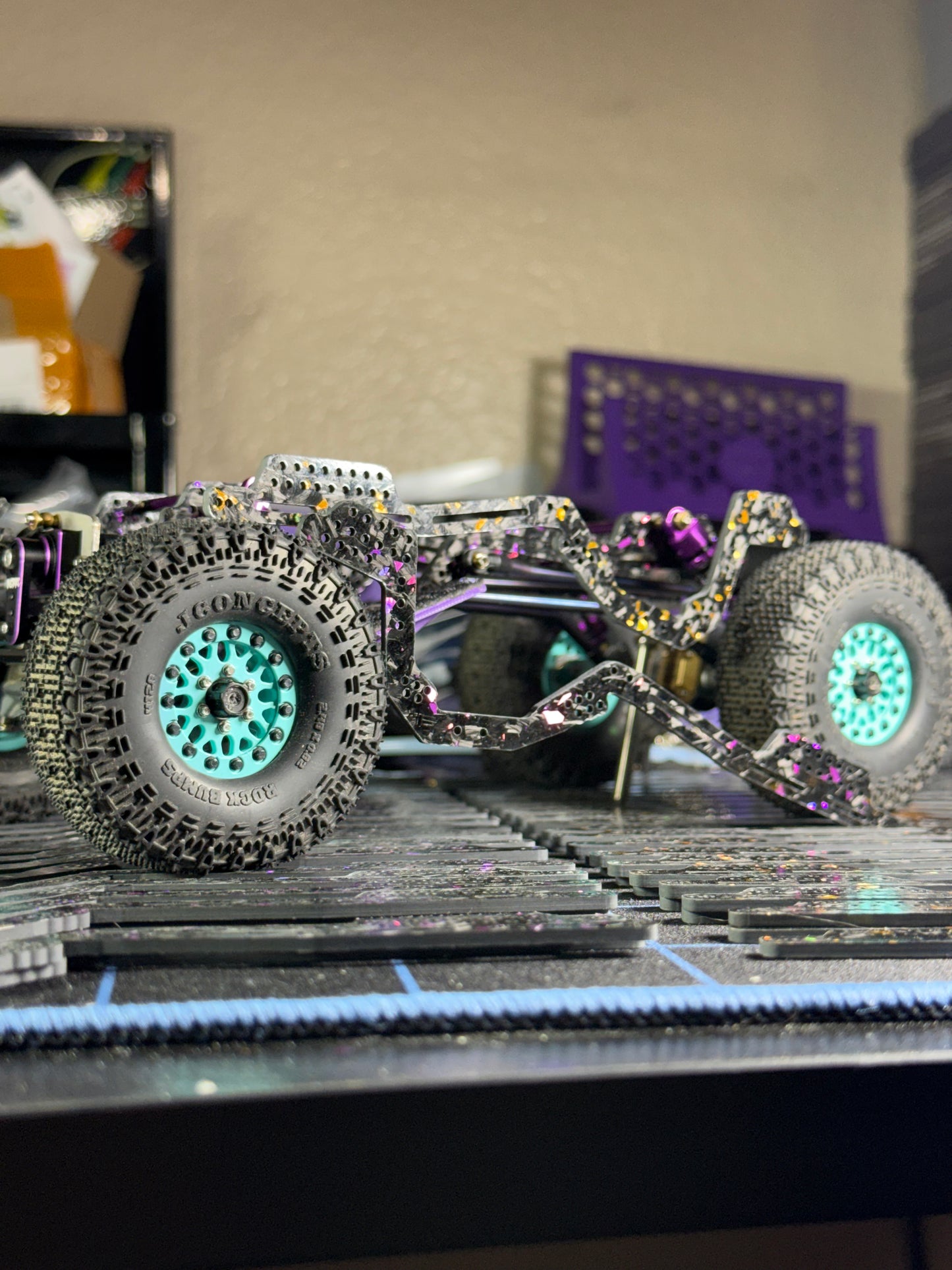 1) Dragonfly v4 FC chassis