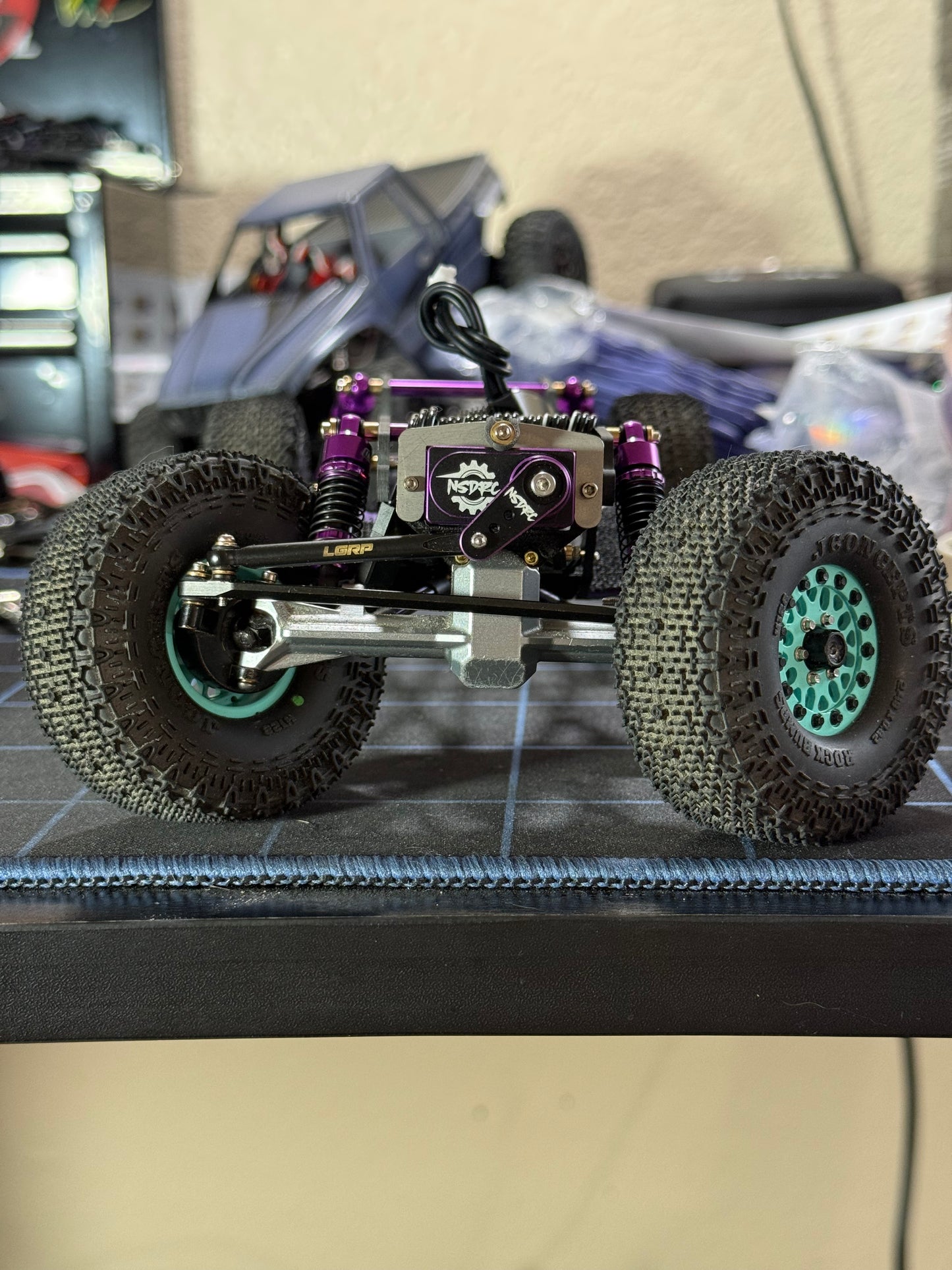 1) Dragonfly v4 FC chassis